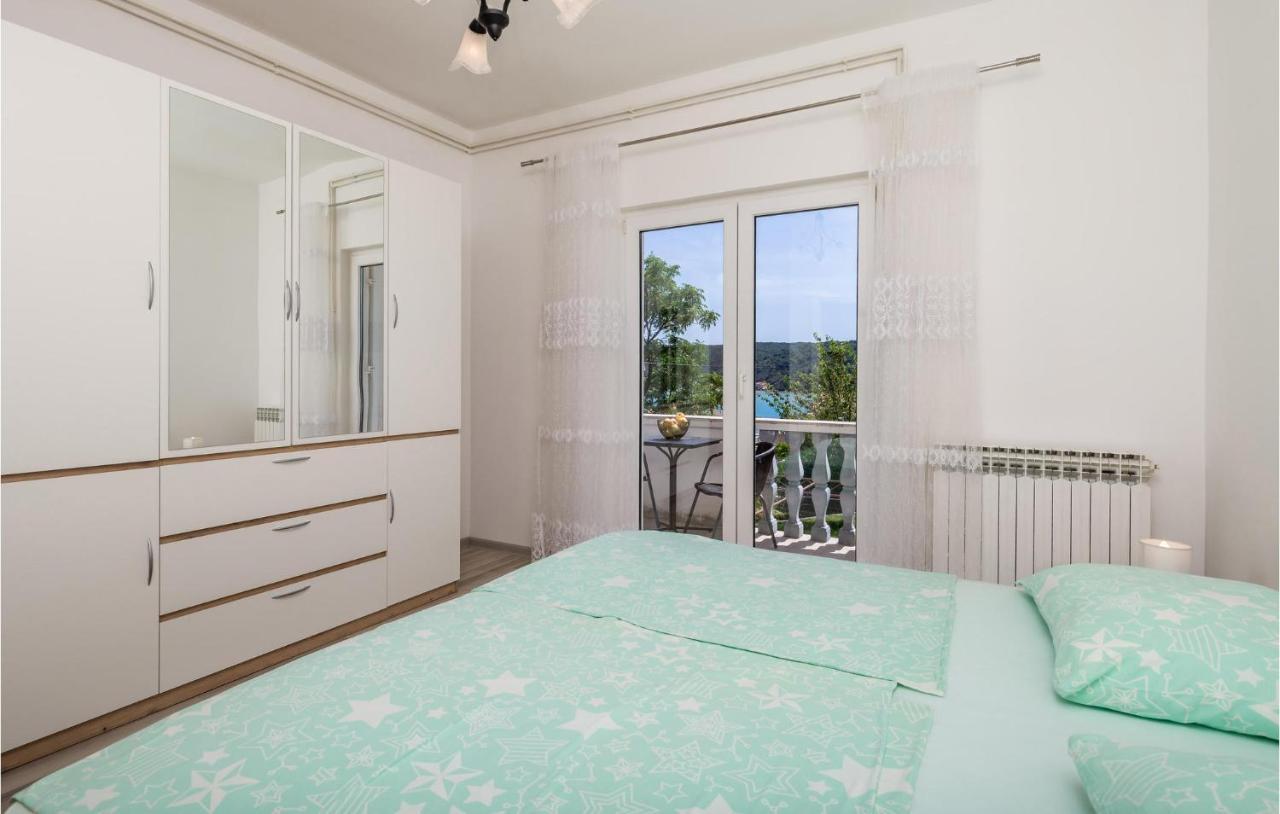 1 Bedroom Amazing Apartment In Kampor Extérieur photo
